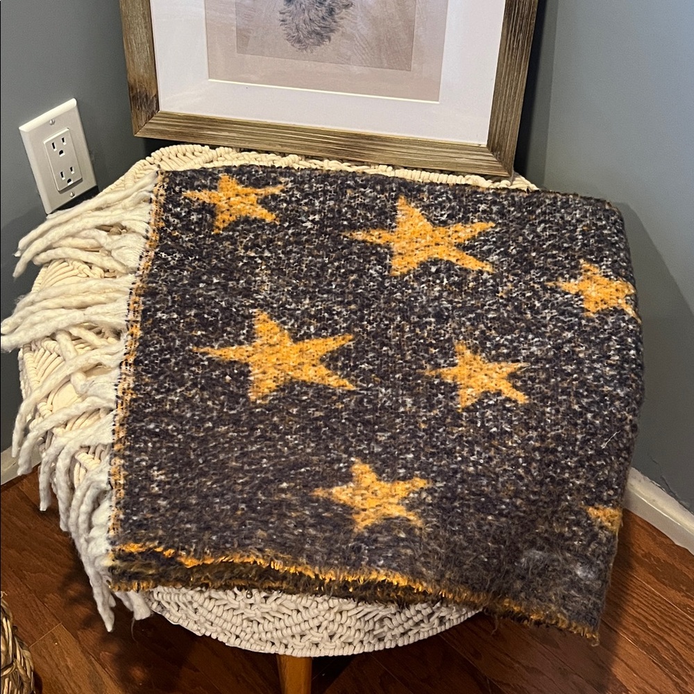 Cozy Star Patterned scarf